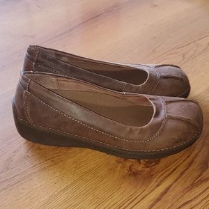 Duluth shoes size 6.5 M, fits like a 6M